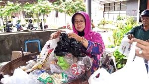 pemanfaatan sampah plastik kota semarang oleh warga